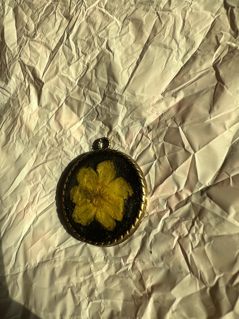 Pressed Flower Necklace – Yellow Botanical Resin Jewelry